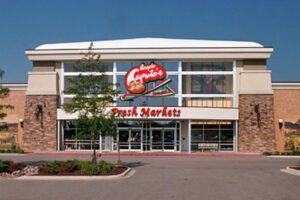 Grocery store featuring a selection of organic items & a bakery specializing in Italian baked goods.